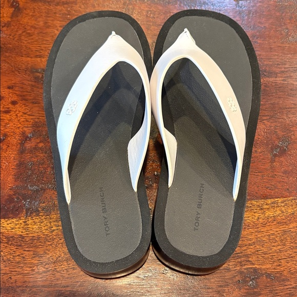 Tory Burch Black and White Platform Flip Flop Sandals size 8 - Picture 2 of 9